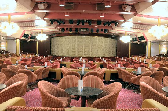 Teatro a bordo del buque CRUCEROS CELESTYAL CRUISES GRECIA CRUCEROS BARATOS LOUIS CRUISES CRUCEROS ECONOMICOS GRECIA GREEK ISLAND CRUISES LOUIS CRUISES CRUCEROS GRECIA OFERTA CRUCEROS BARATOS